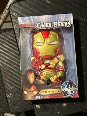 Marvel Iron Man 3 Chara-Bricks Iron Man 7-Inch Vinyl Figure